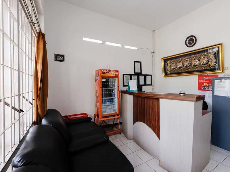 RedDoorz near Moro Mall Purwokerto Esterno foto