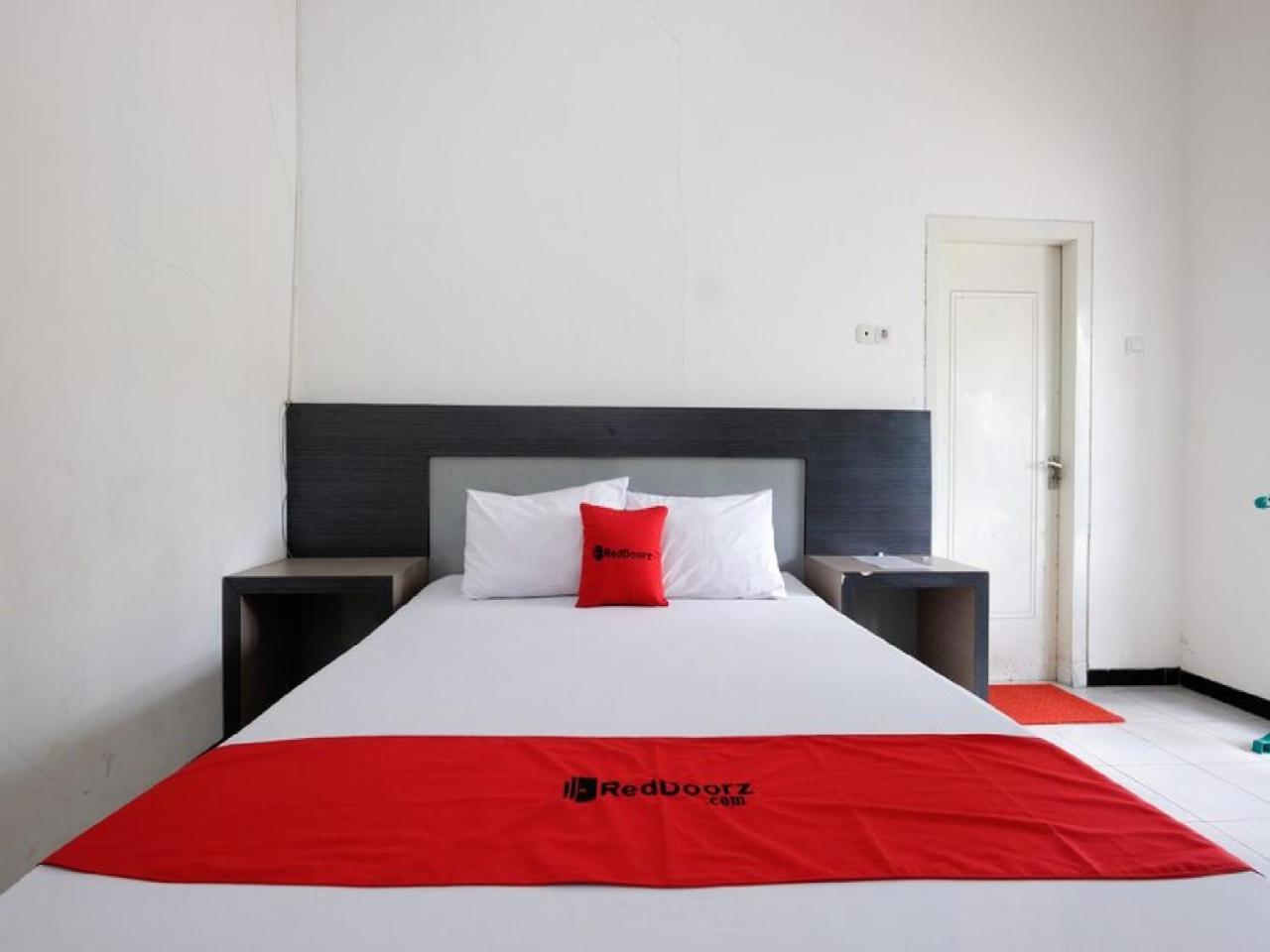 RedDoorz near Moro Mall Purwokerto Esterno foto