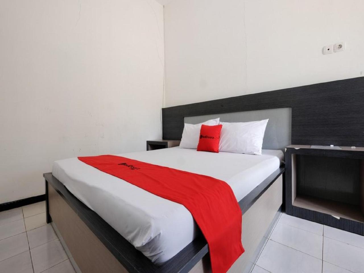 RedDoorz near Moro Mall Purwokerto Esterno foto
