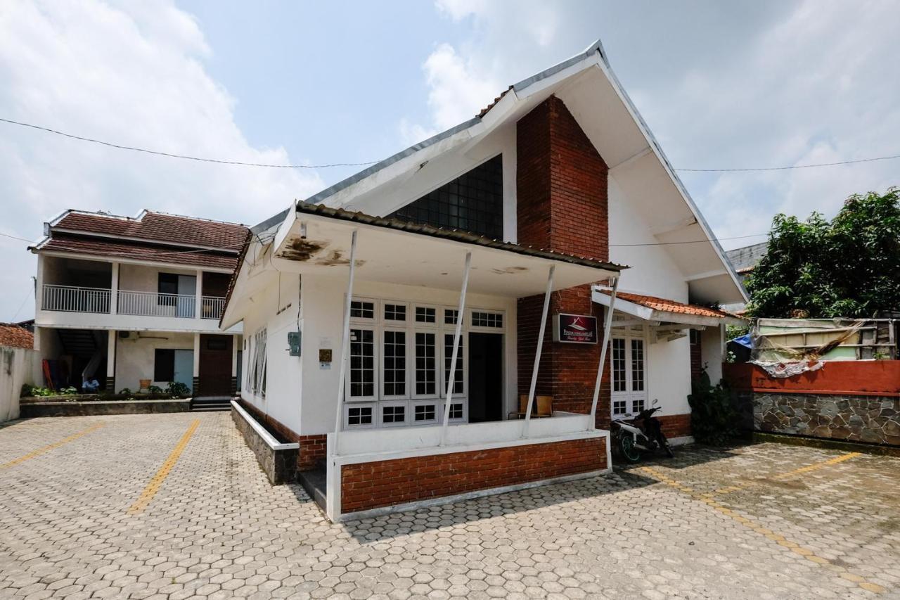 RedDoorz near Moro Mall Purwokerto Esterno foto